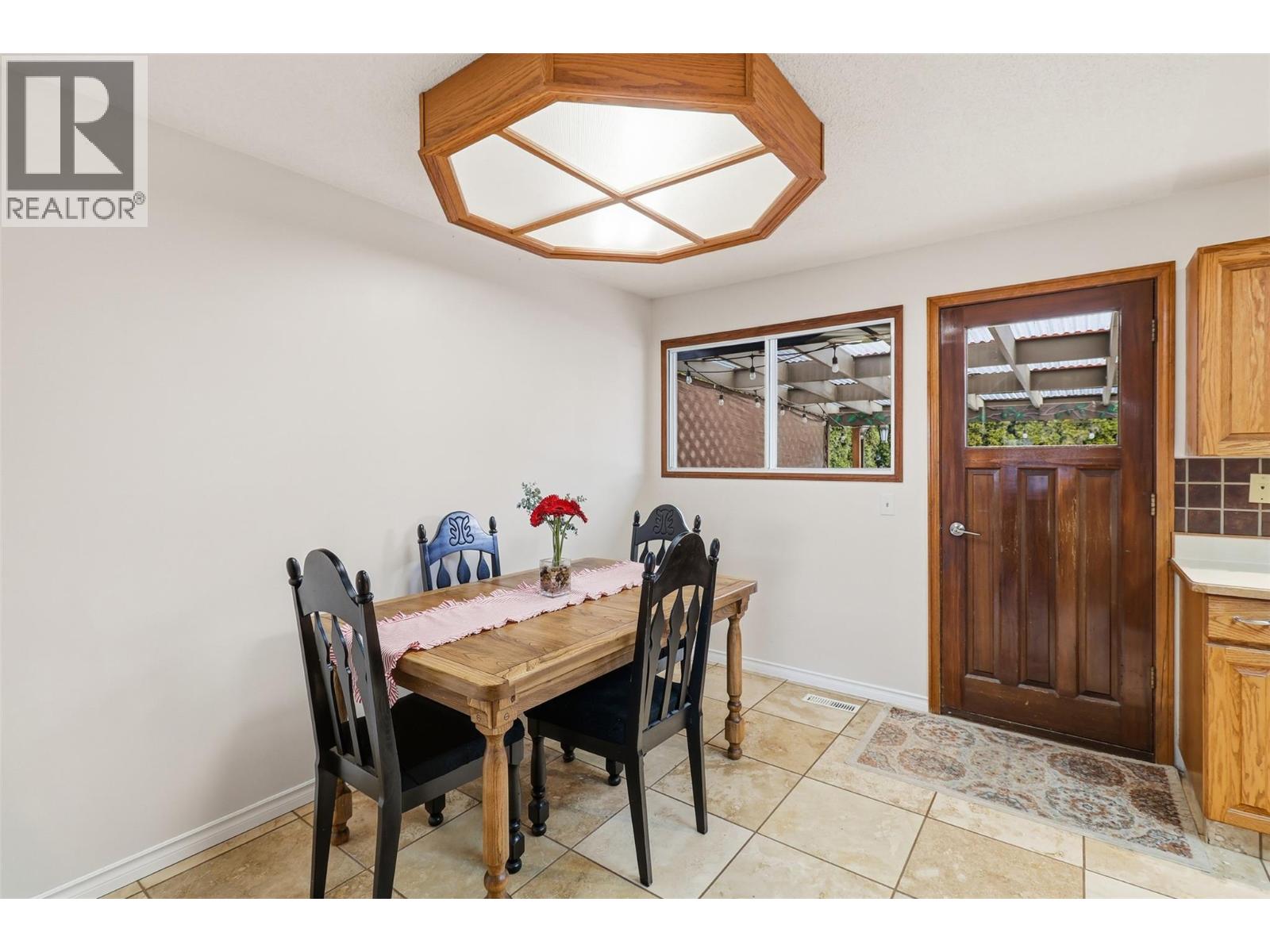 748 Morven Drive, Kamloops, British Columbia  V2B 7T8 - Photo 8 - 10375546