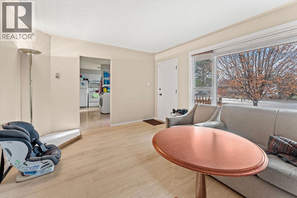 2310 Greenfield Avenue, Kamloops, British Columbia  V2B 4P4 - Photo 3 - 10375959
