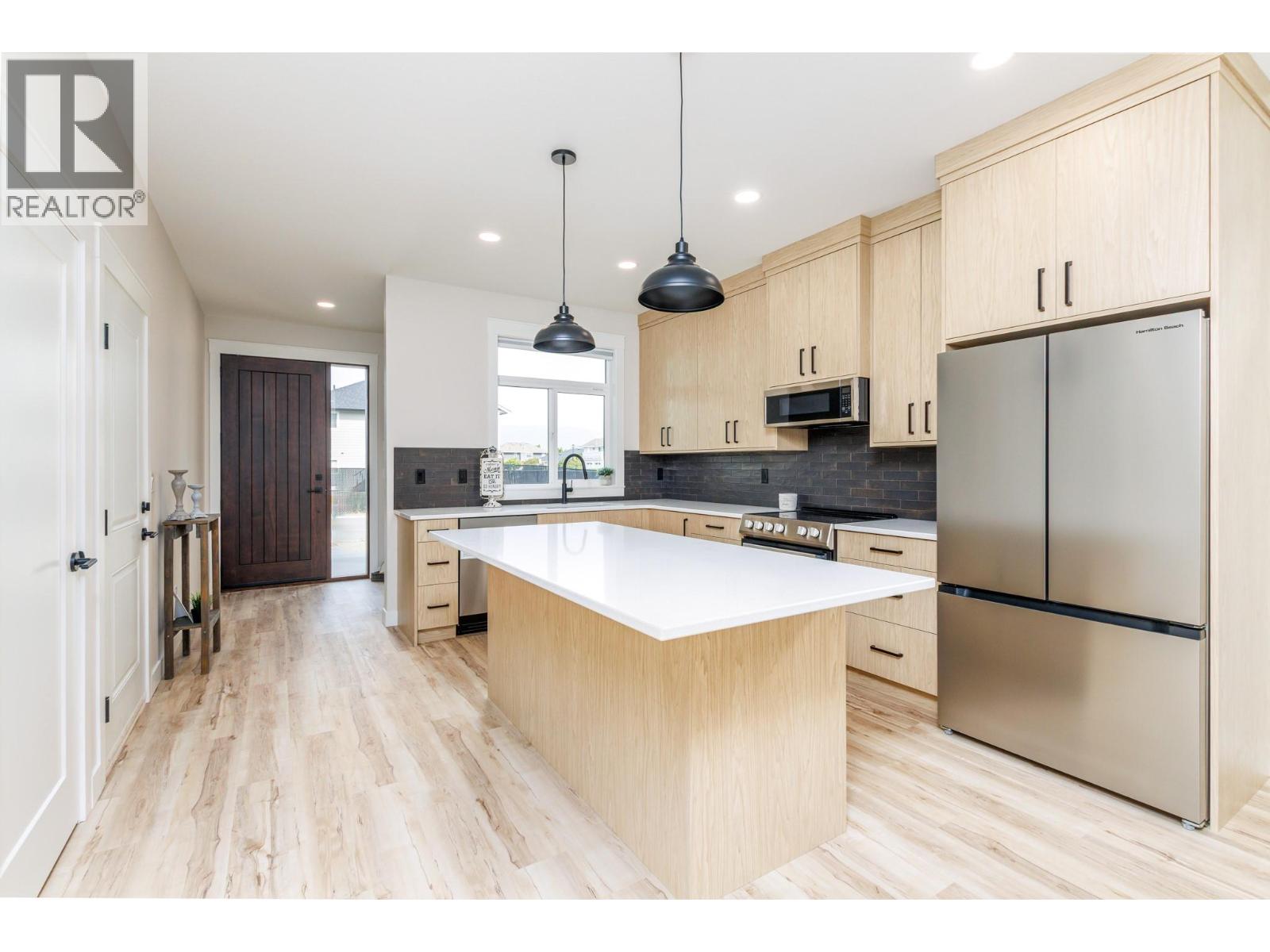 2374 6 Avenue Se, Salmon Arm, British Columbia  V1E 0H1 - Photo 11 - 10375931