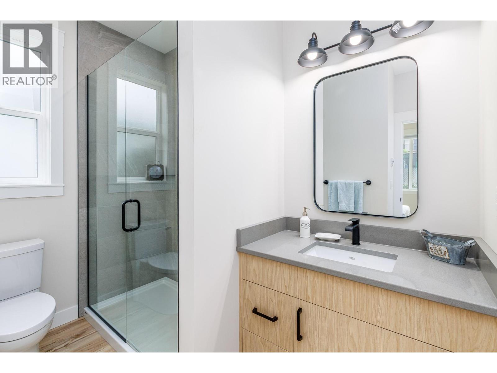 2374 6 Avenue Se, Salmon Arm, British Columbia  V1E 0H1 - Photo 15 - 10375931