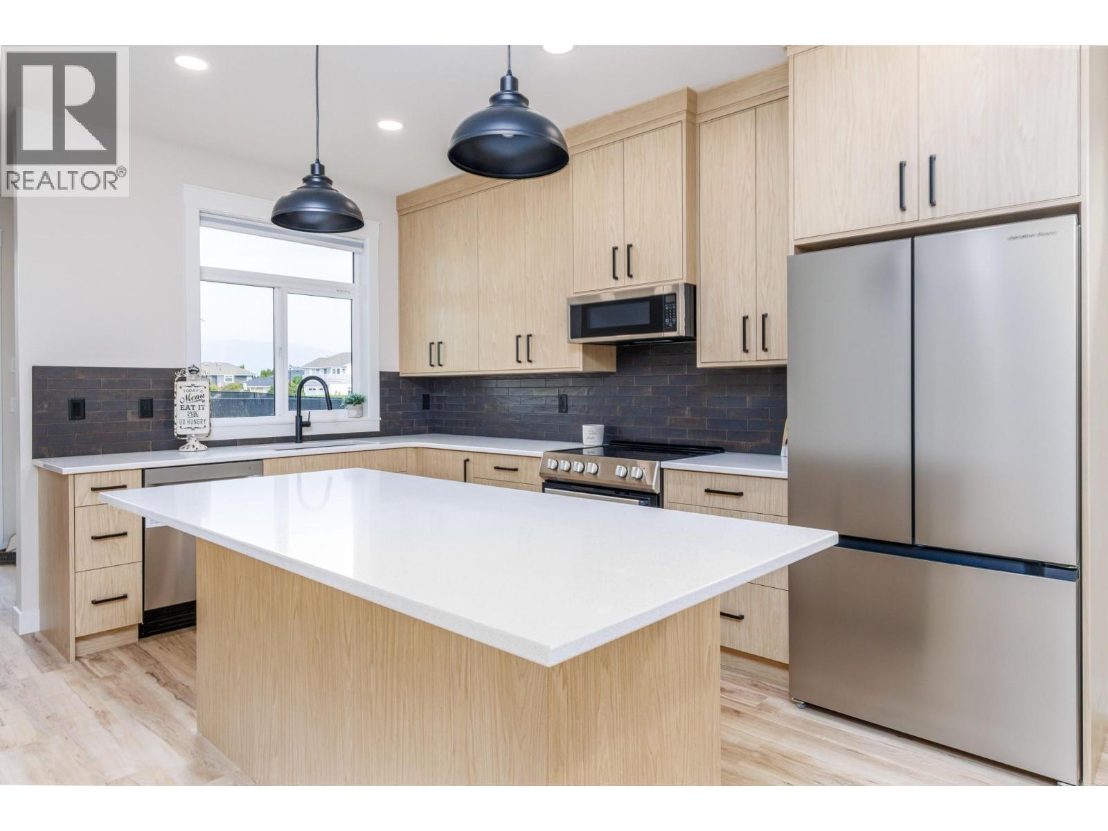 2374 6 Avenue Se, Salmon Arm, British Columbia  V1E 0H1 - Photo 3 - 10375931