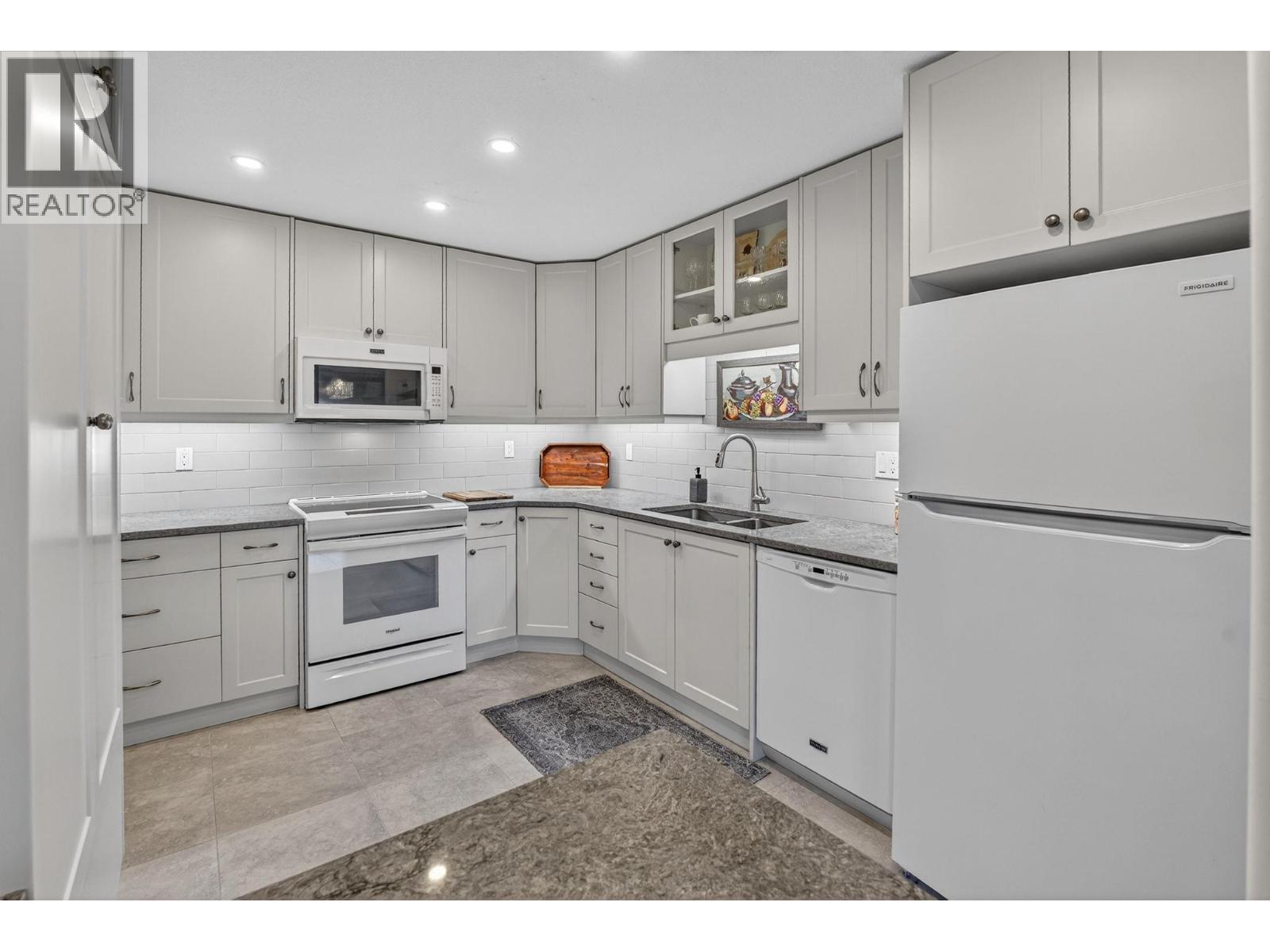 2265 Atkinson Street Unit# 504, Penticton, British Columbia  V2A 8R7 - Photo 4 - 10375977