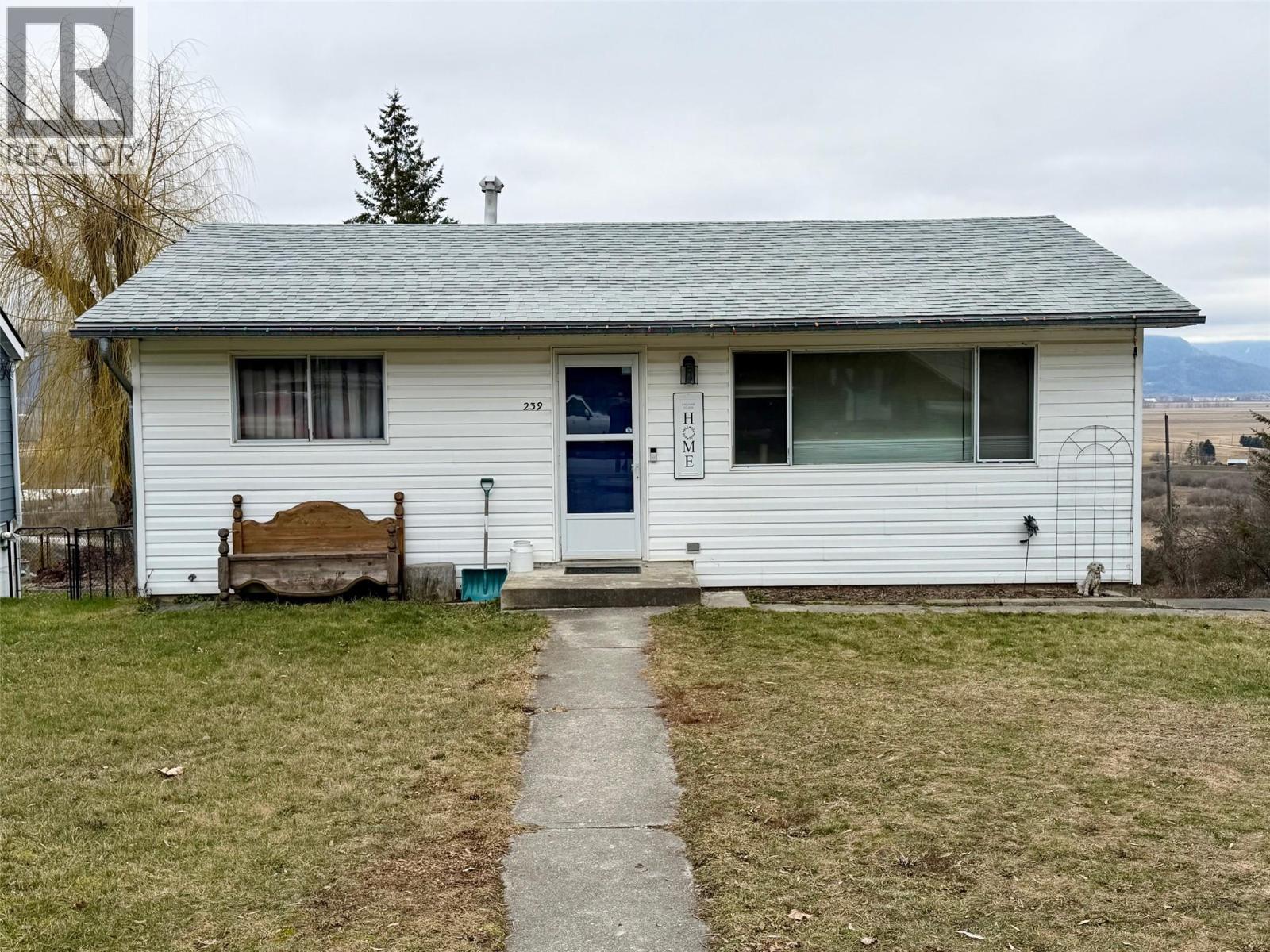 239 6th Avenue N, Creston, British Columbia  V0B 1G3 - Photo 1 - 10375870
