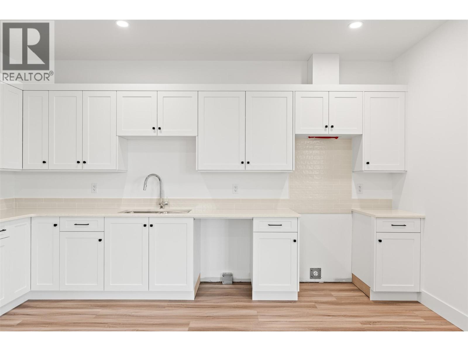 7005 Manning Place, Vernon, British Columbia  V1B 0B6 - Photo 8 - 10375968