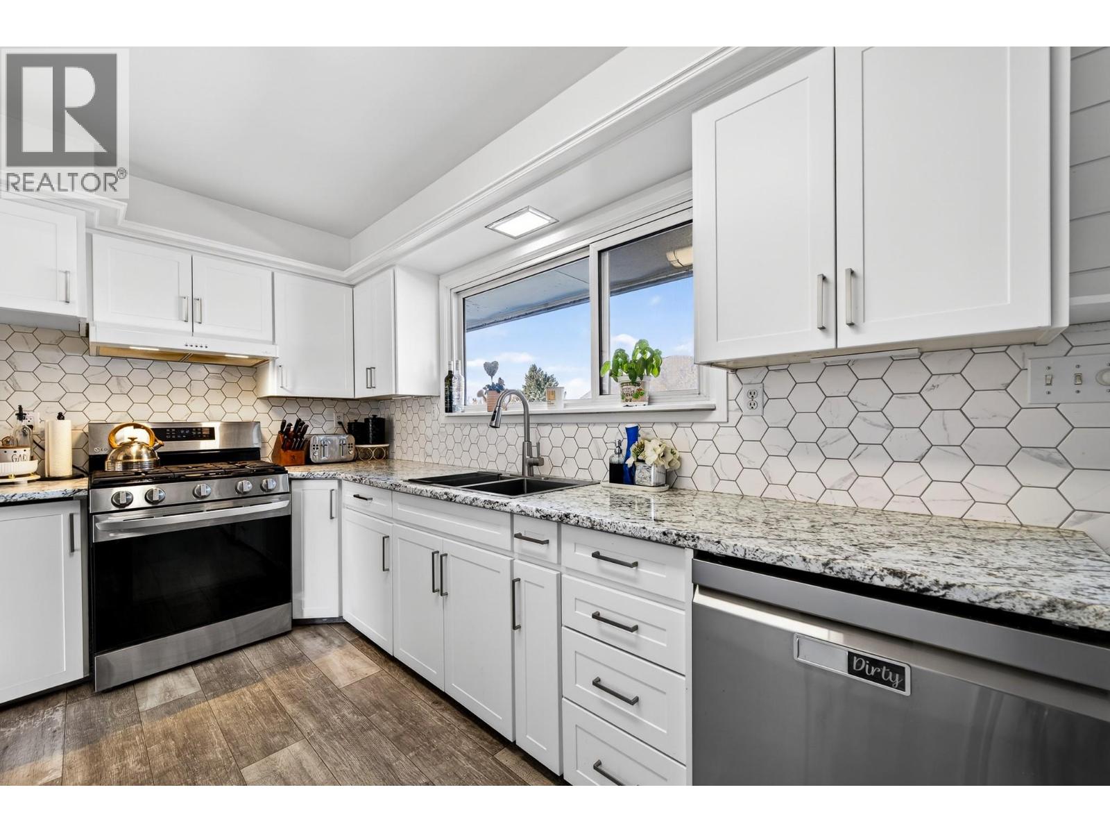 1886 Valleyview Drive, Kamloops, British Columbia  V2C 4B9 - Photo 6 - 10375991