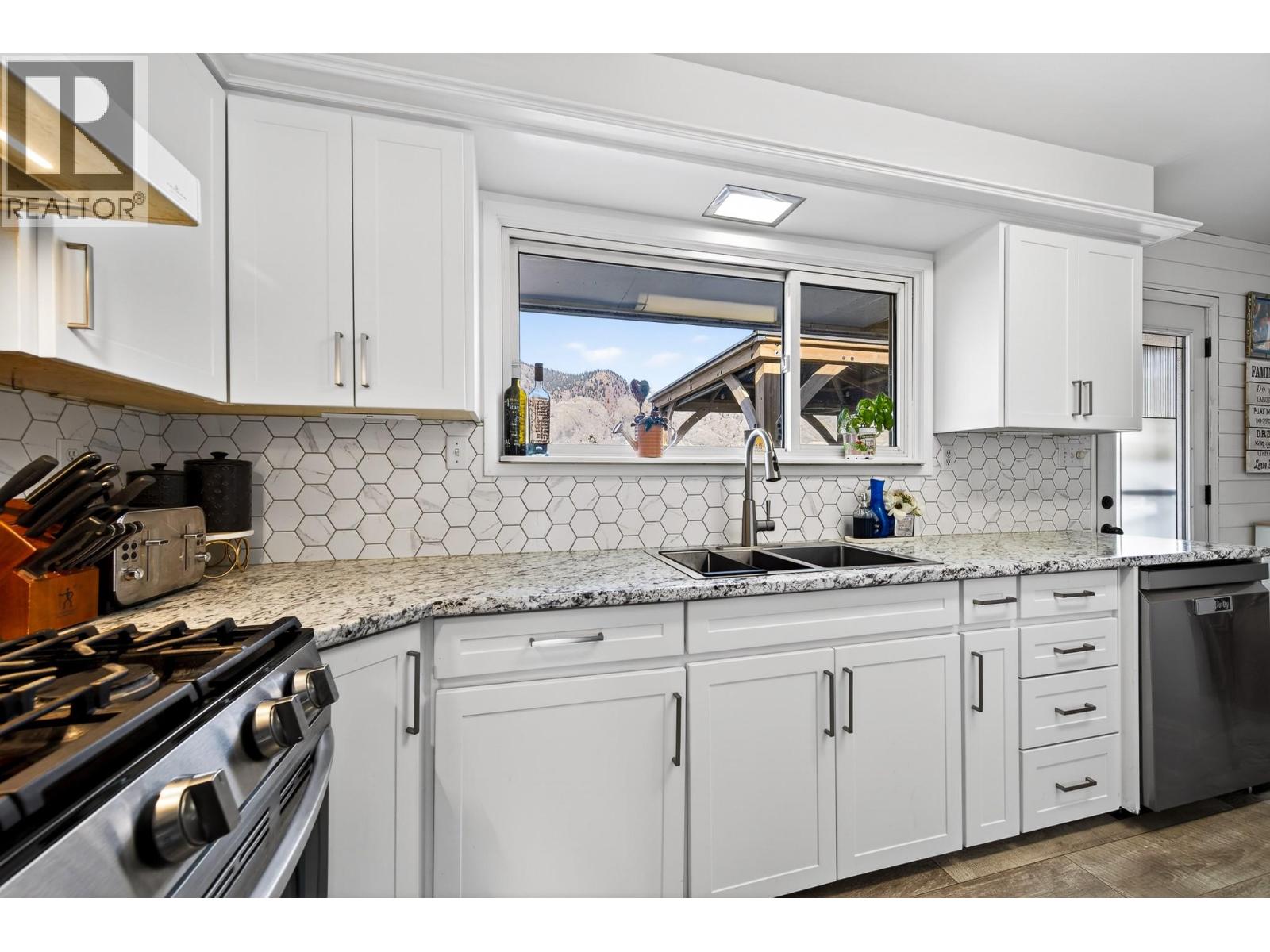 1886 Valleyview Drive, Kamloops, British Columbia  V2C 4B9 - Photo 7 - 10375991