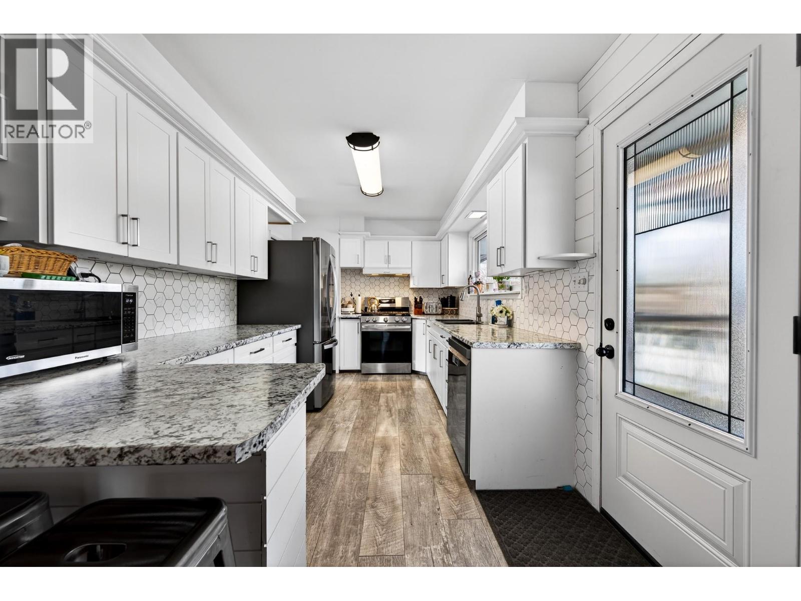 1886 Valleyview Drive, Kamloops, British Columbia  V2C 4B9 - Photo 9 - 10375991