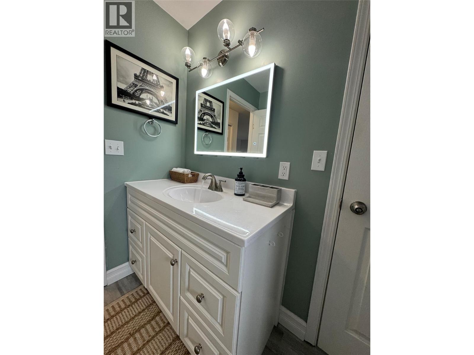 1885 Grandview Avenue, Lumby, British Columbia  V0E 2G0 - Photo 16 - 10375798