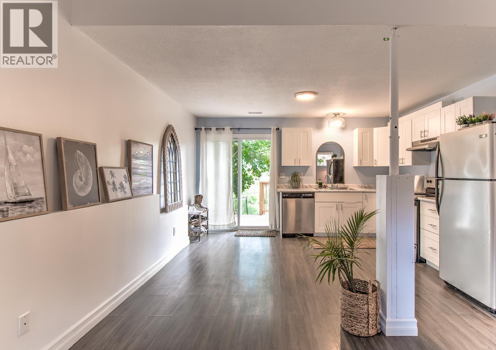 1885 Grandview Avenue, Lumby, British Columbia  V0E 2G0 - Photo 24 - 10375798