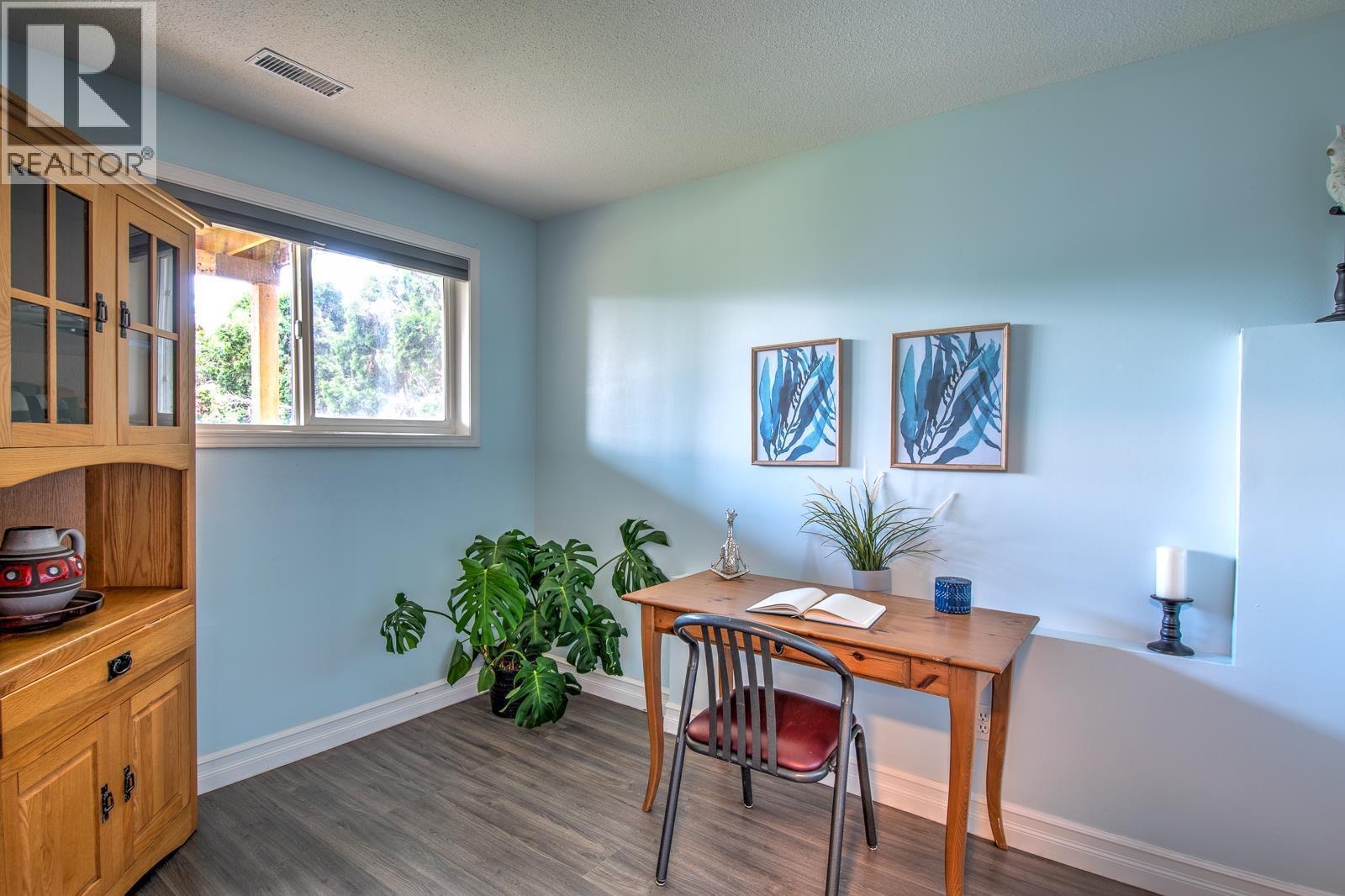 1885 Grandview Avenue, Lumby, British Columbia  V0E 2G0 - Photo 25 - 10375798