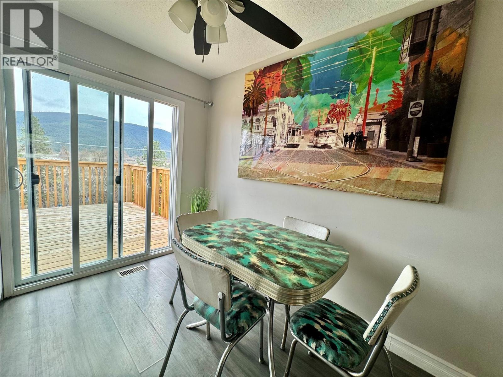 1885 Grandview Avenue, Lumby, British Columbia  V0E 2G0 - Photo 3 - 10375798