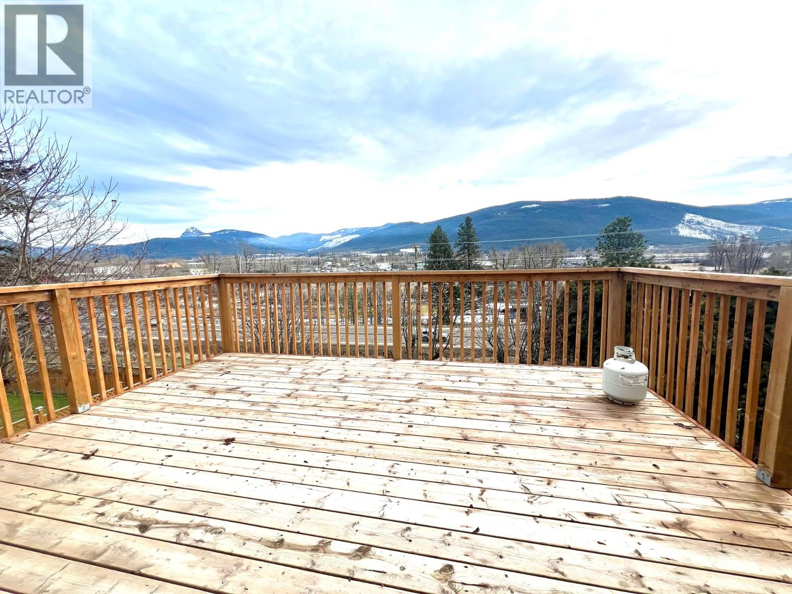 1885 Grandview Avenue, Lumby, British Columbia  V0E 2G0 - Photo 4 - 10375798