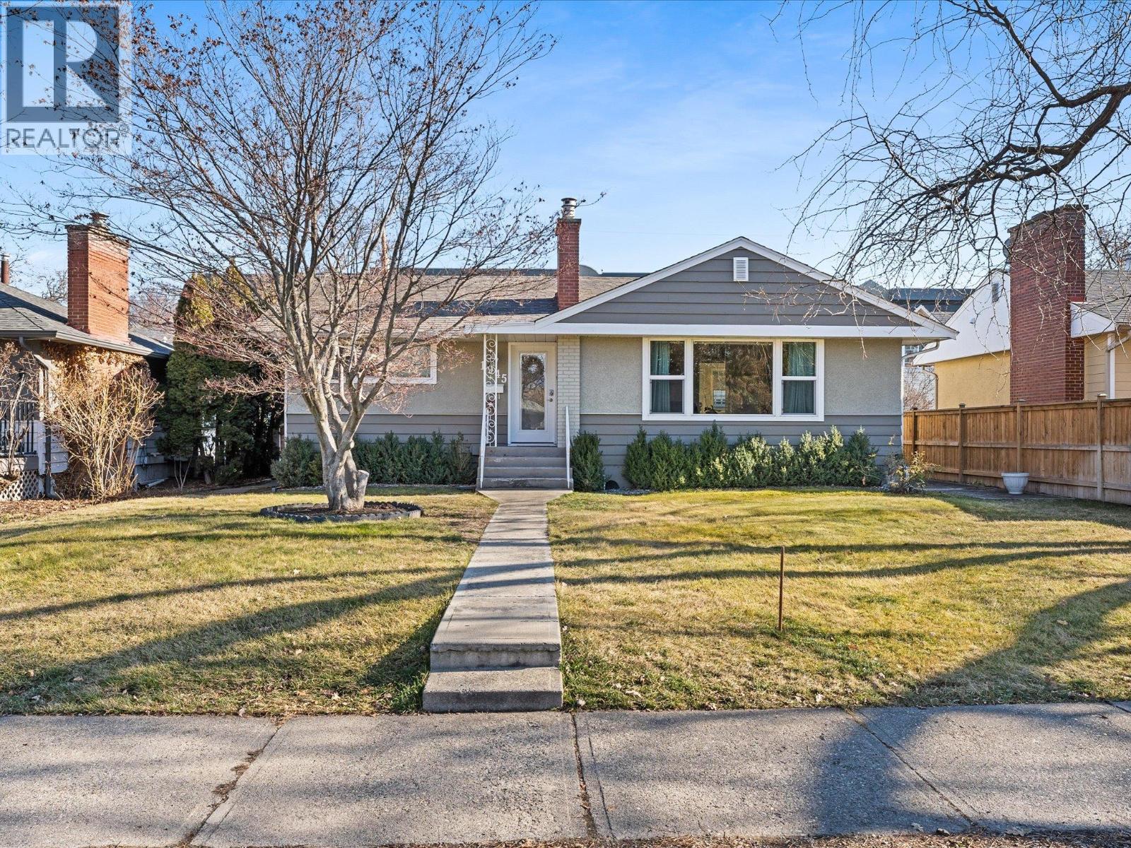 1945/1947 Bowes Street, Kelowna, British Columbia  V1Y 3C2 - Photo 1 - 10375952