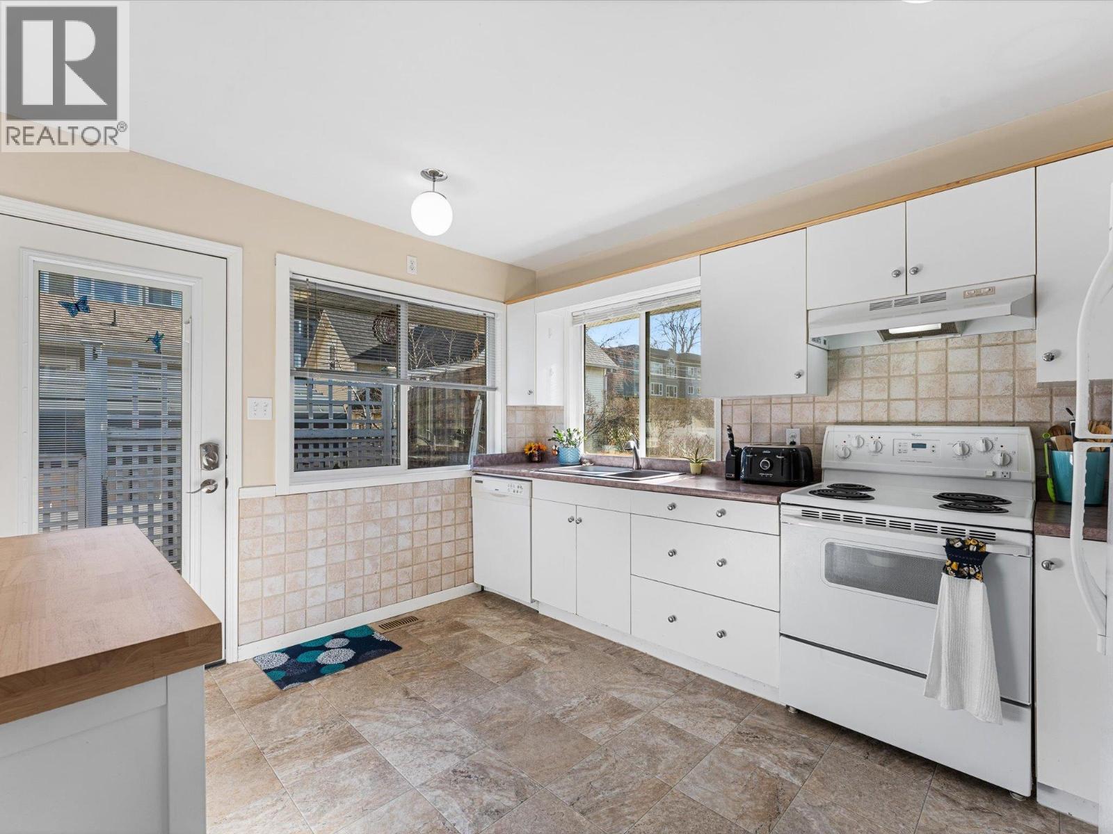 1945/1947 Bowes Street, Kelowna, British Columbia  V1Y 3C2 - Photo 10 - 10375952