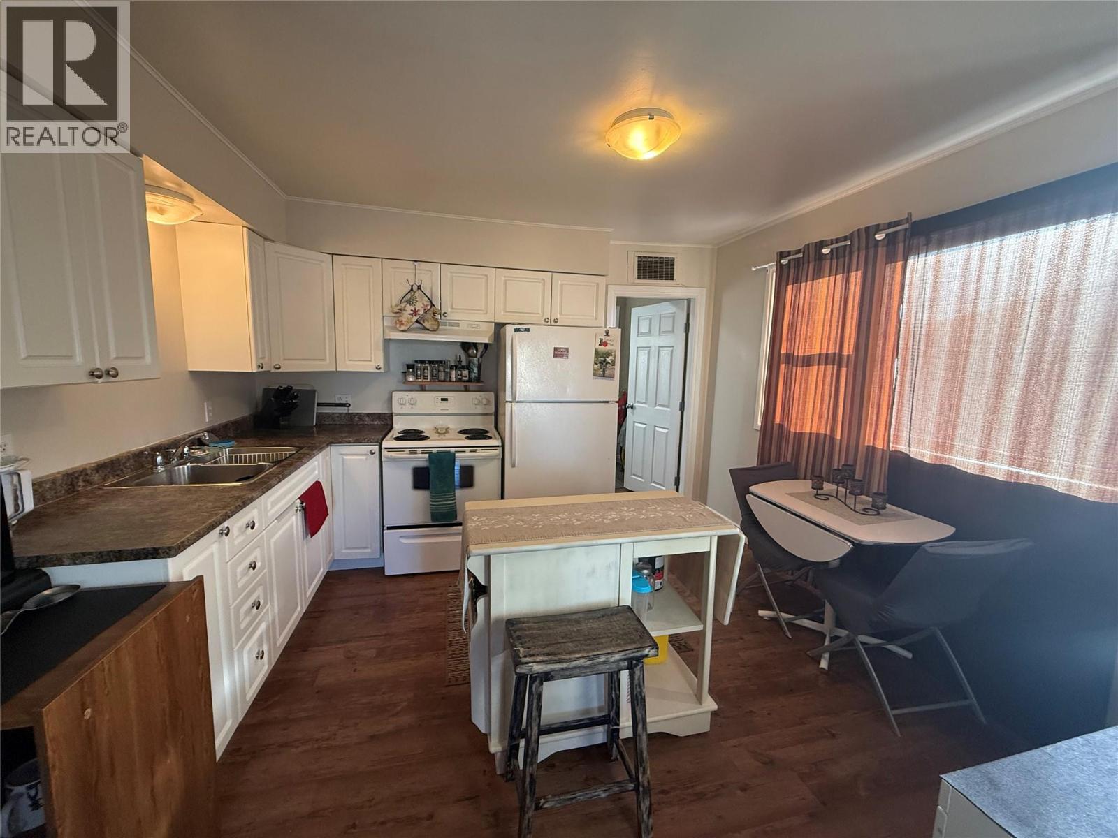 9008/9010 8 Street, Dawson Creek, British Columbia  V1G 3N2 - Photo 2 - 10376000