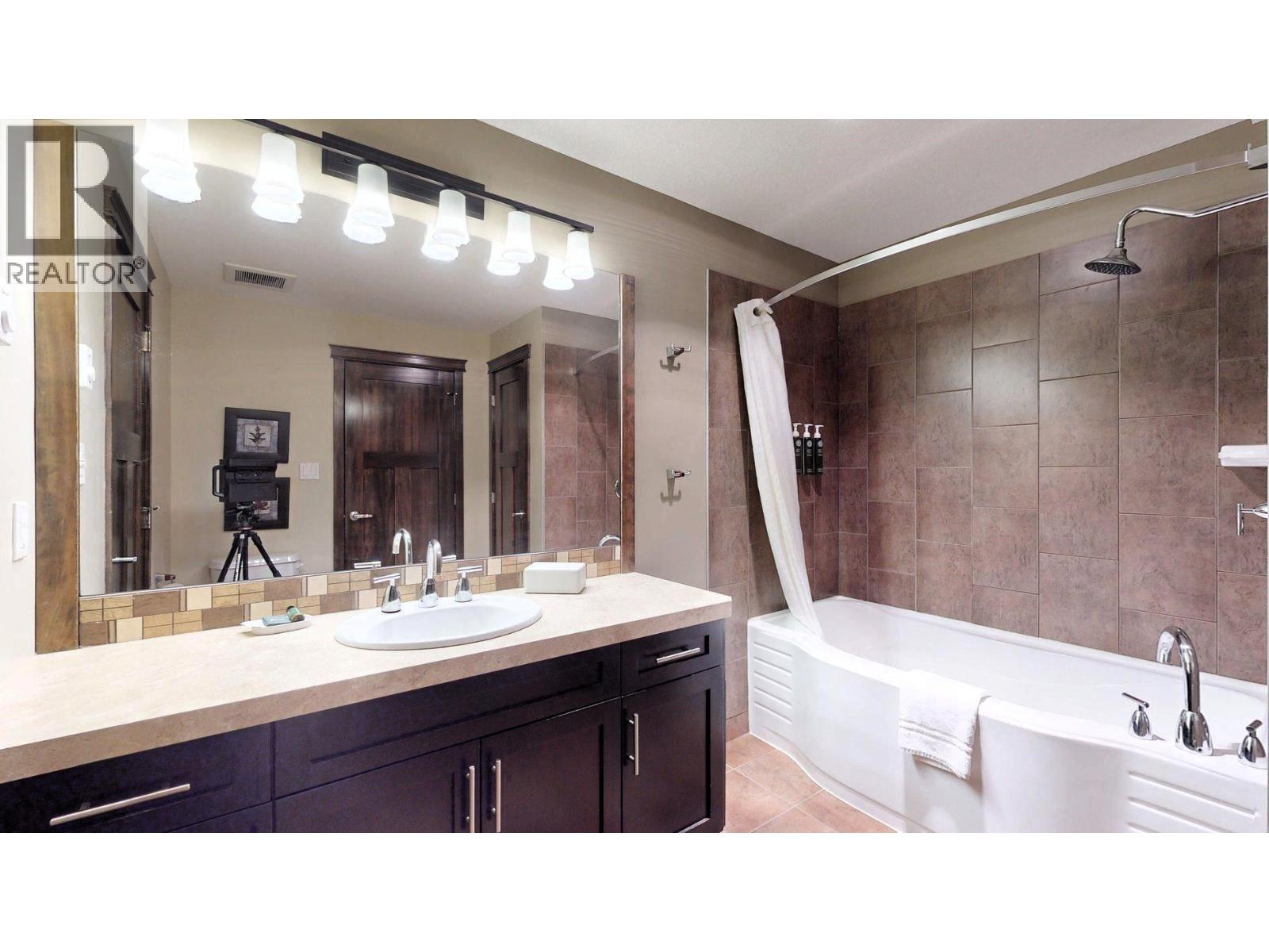 800 Bighorn Boulevard Unit# 825 E, Radium Hot Springs, British Columbia  V0A 1M0 - Photo 30 - 10375879