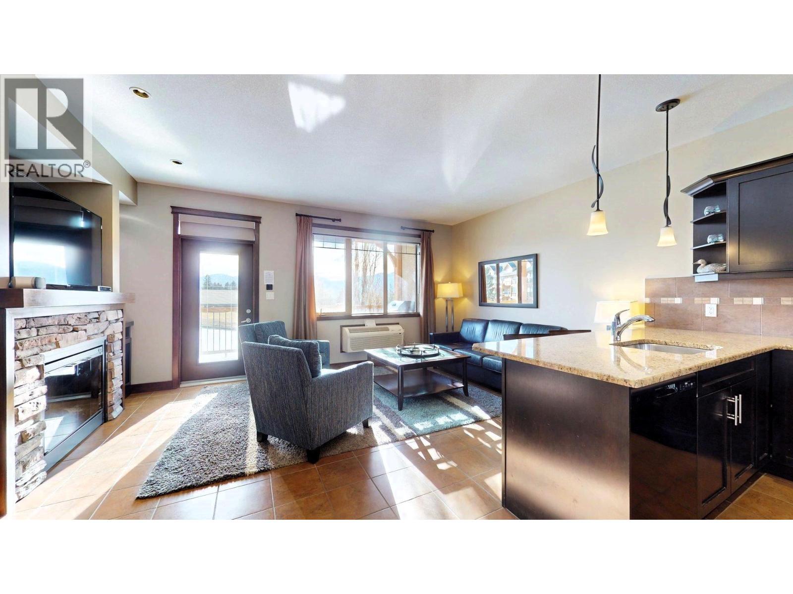 800 Bighorn Boulevard Unit# 825 D, Radium Hot Springs, British Columbia  V0A 1M0 - Photo 3 - 10375860