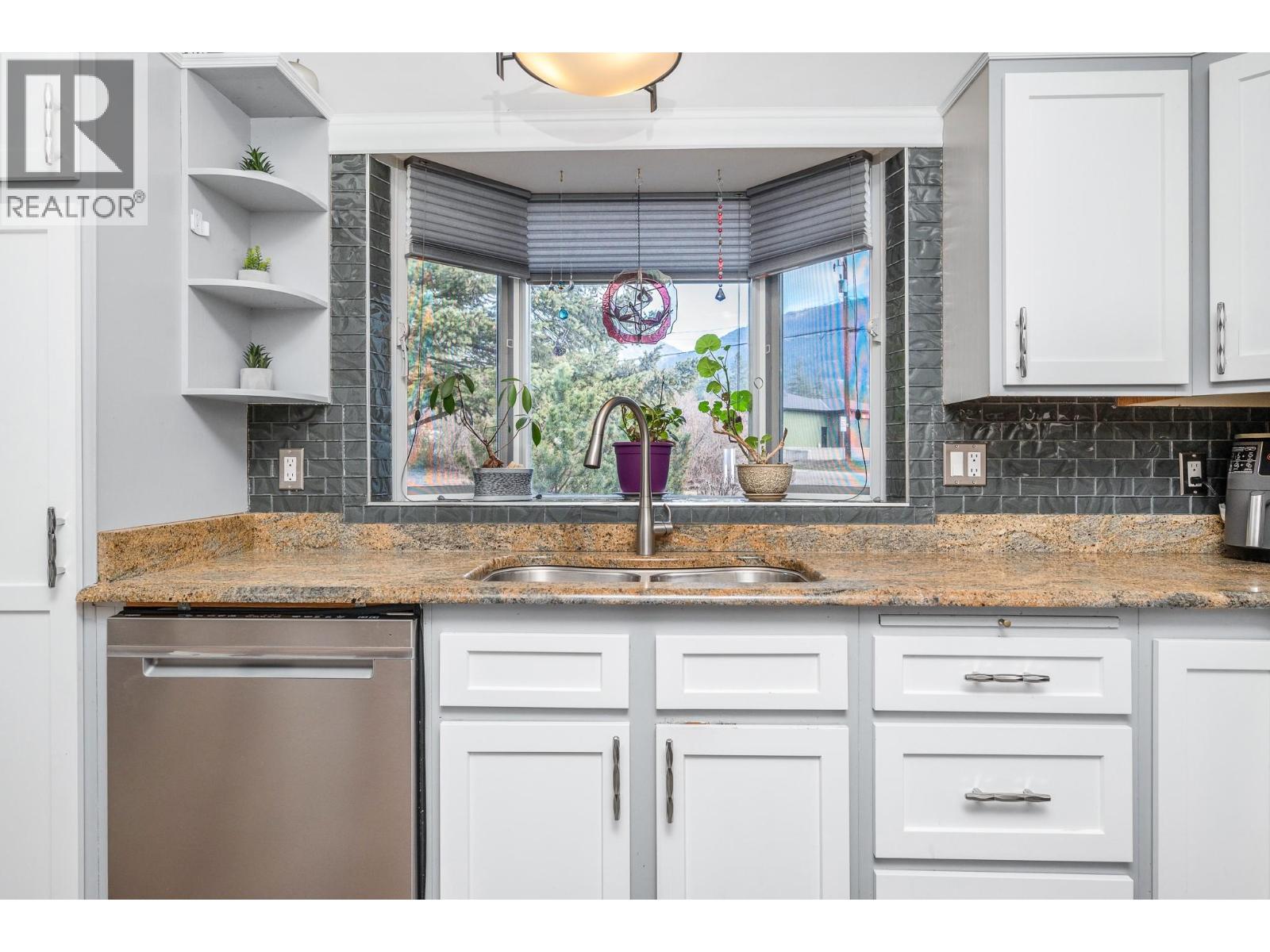 5964 Star Road, Vernon, British Columbia  V1B 3P4 - Photo 10 - 10375395