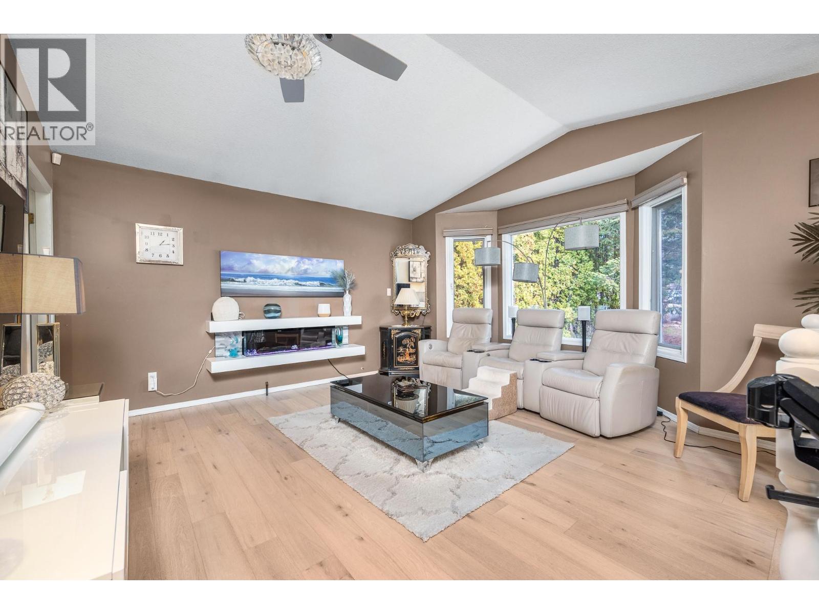 5964 Star Road, Vernon, British Columbia  V1B 3P4 - Photo 14 - 10375395