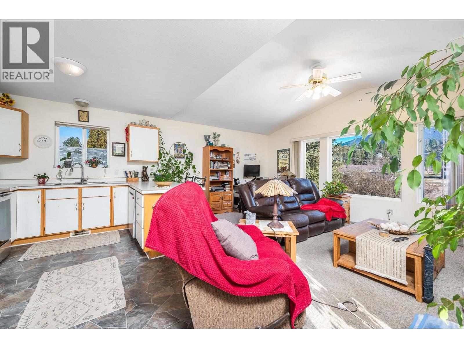 5964 Star Road, Vernon, British Columbia  V1B 3P4 - Photo 35 - 10375395