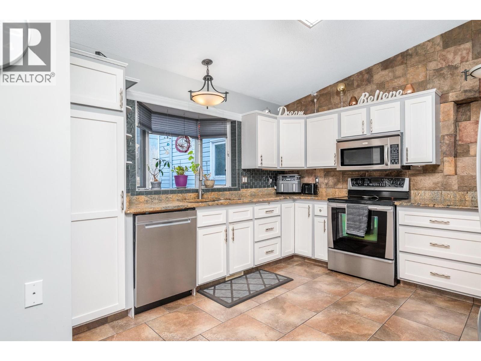 5964 Star Road, Vernon, British Columbia  V1B 3P4 - Photo 7 - 10375395