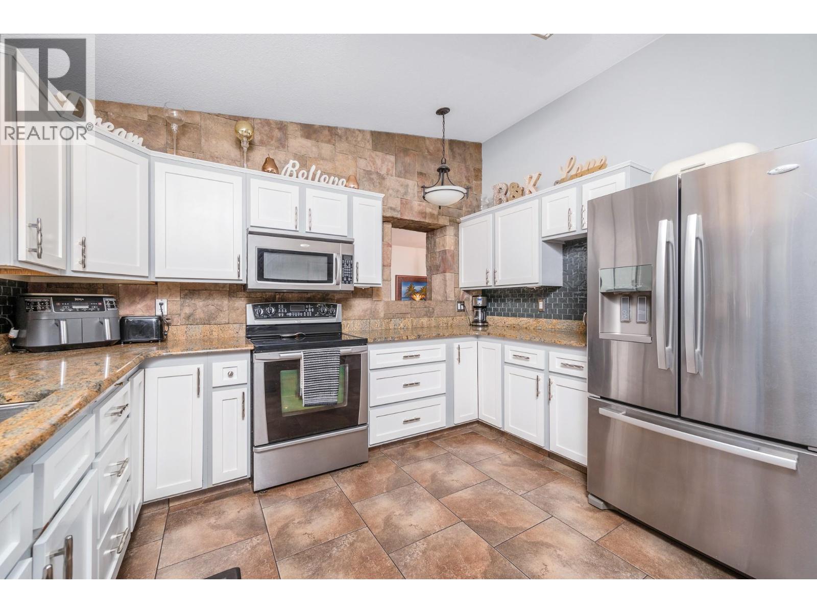 5964 Star Road, Vernon, British Columbia  V1B 3P4 - Photo 9 - 10375395