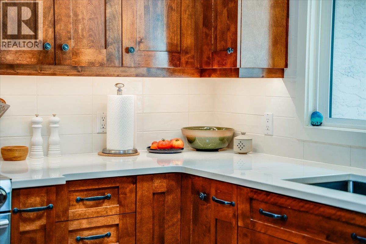 2321 Mcbride Street, Trail, British Columbia  V1R 3A6 - Photo 11 - 10375902