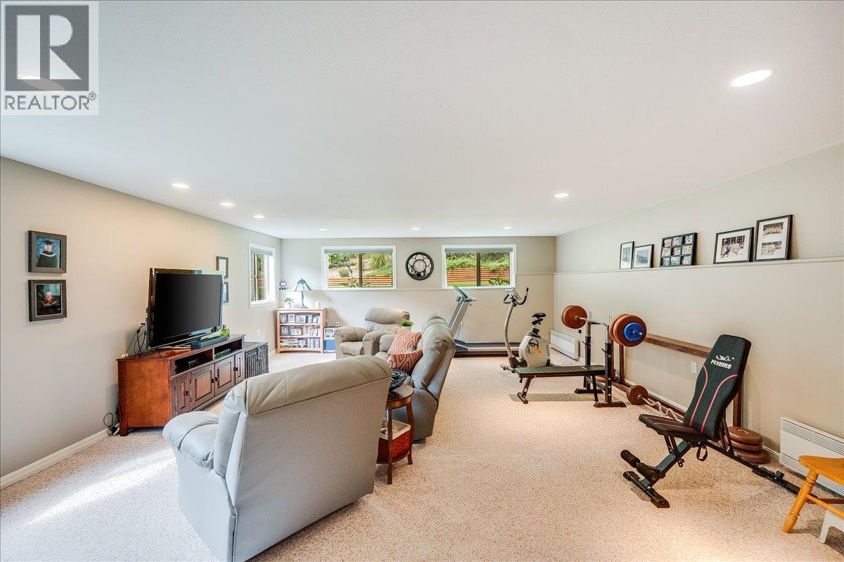 2321 Mcbride Street, Trail, British Columbia  V1R 3A6 - Photo 42 - 10375902