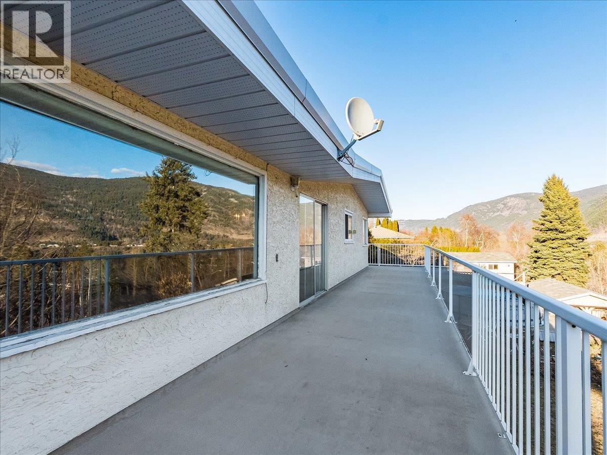 3613 9th Avenue, Castlegar, British Columbia  V1N 2Z6 - Photo 41 - 10375920