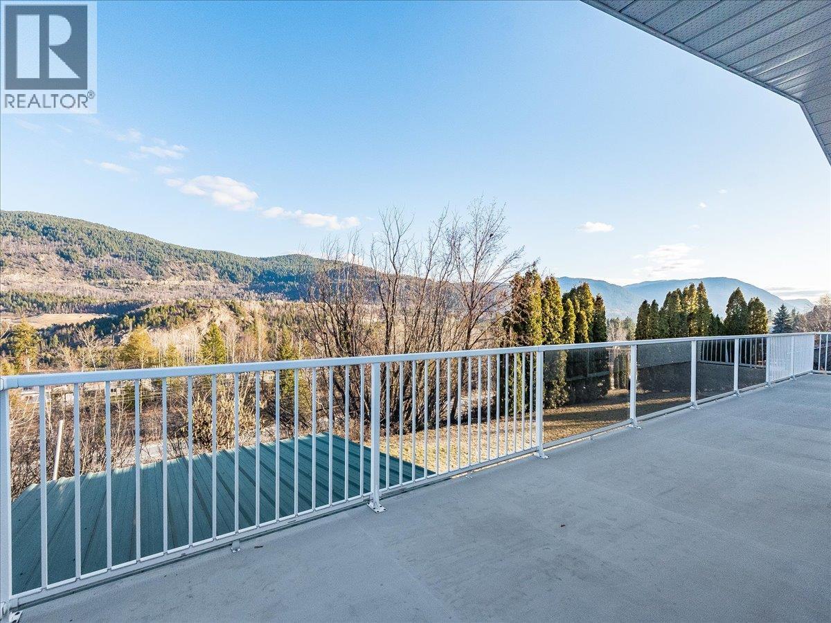 3613 9th Avenue, Castlegar, British Columbia  V1N 2Z6 - Photo 8 - 10375920