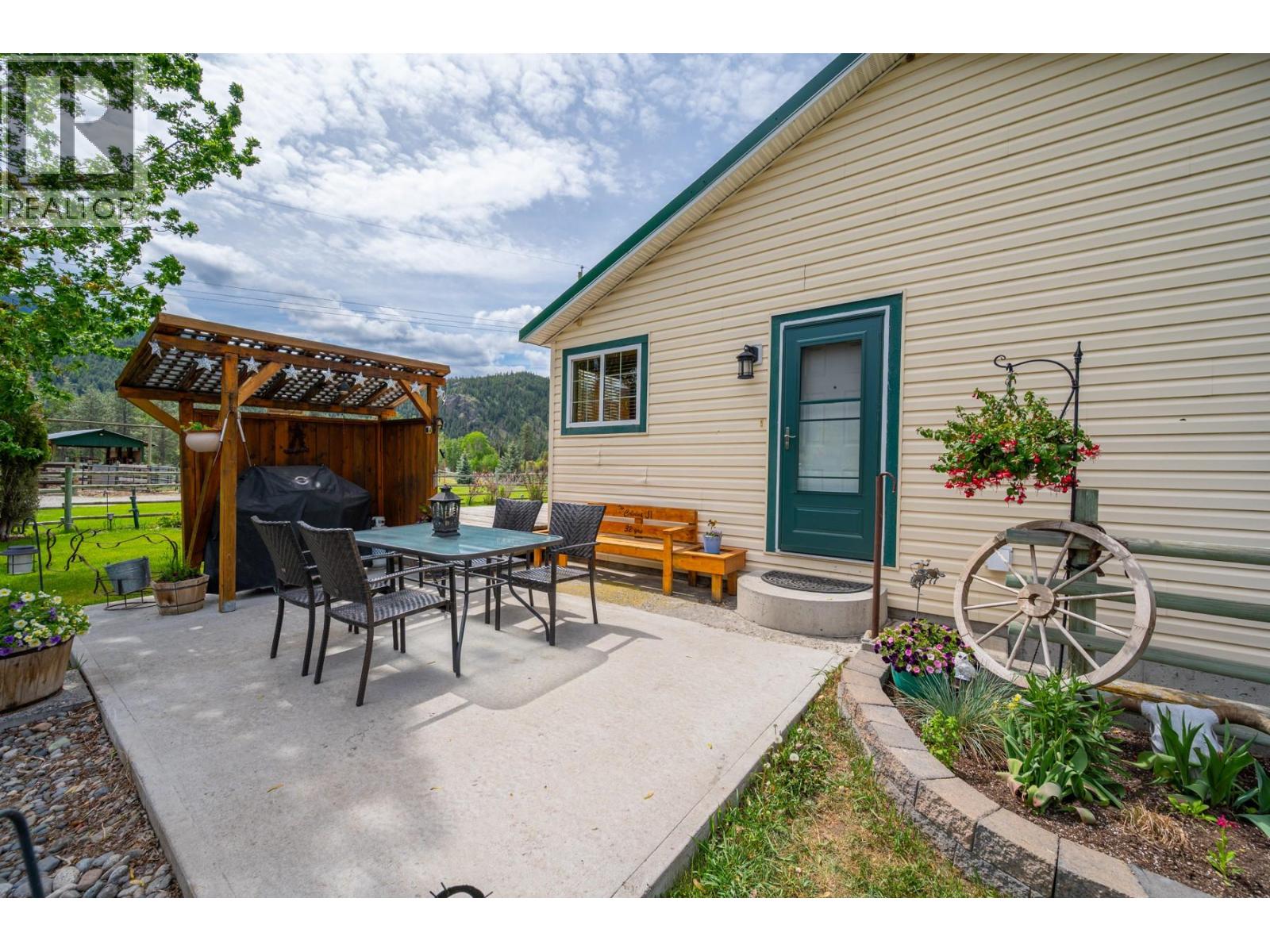 2225 Hazelhurst Road, Merritt, British Columbia  V1K 1N7 - Photo 17 - 10376001