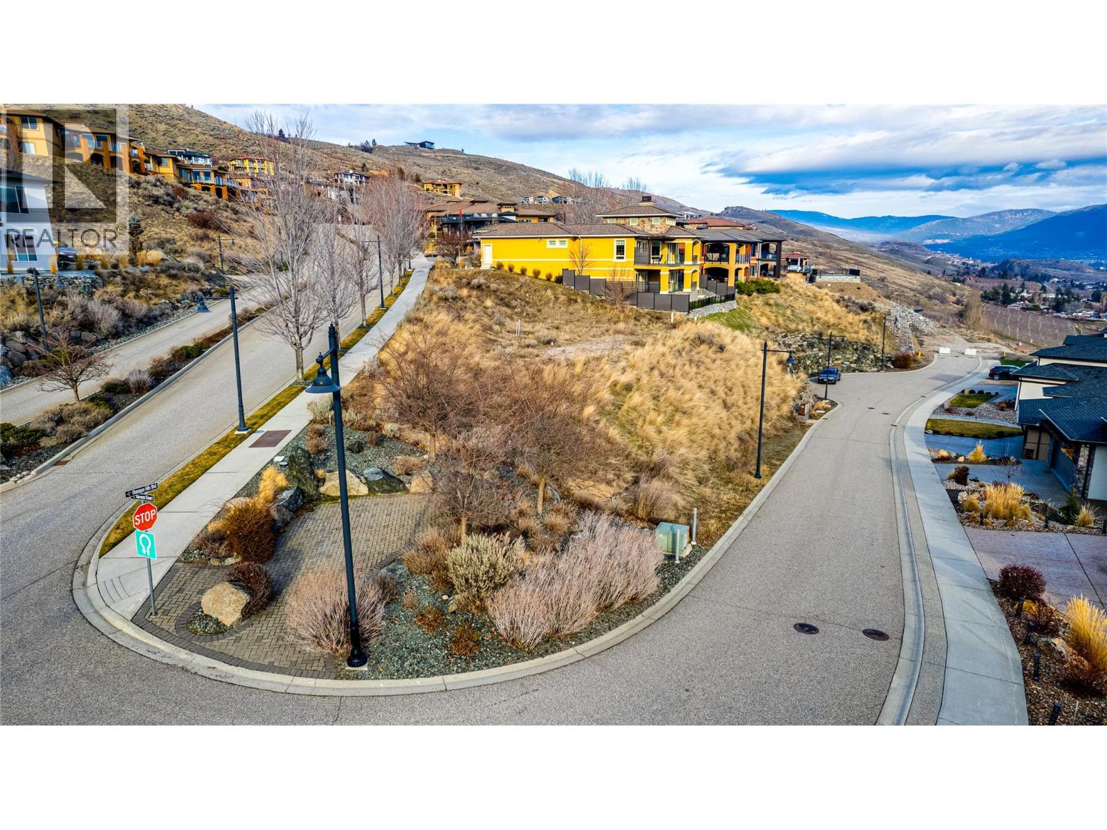 215 Harvest Court, Vernon, British Columbia  V1H 1Z9 - Photo 1 - 10375430