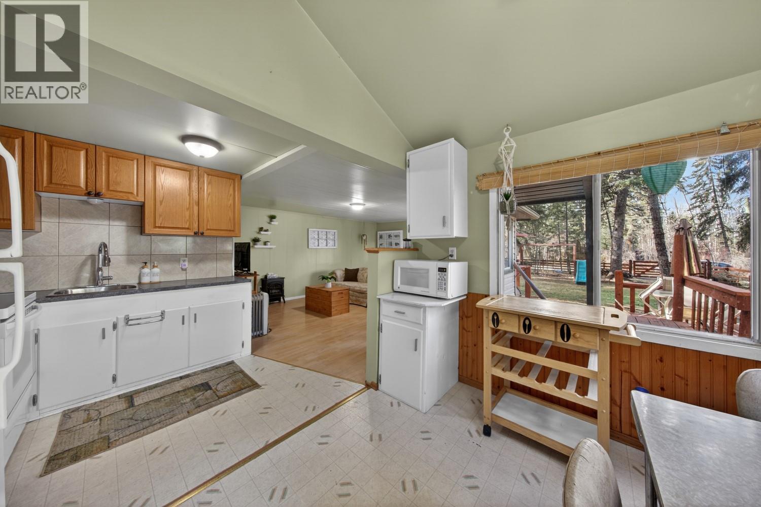 4878 Ogilvey Avenue, Fairmont Hot Springs, British Columbia  V0B 1L1 - Photo 9 - 10375789