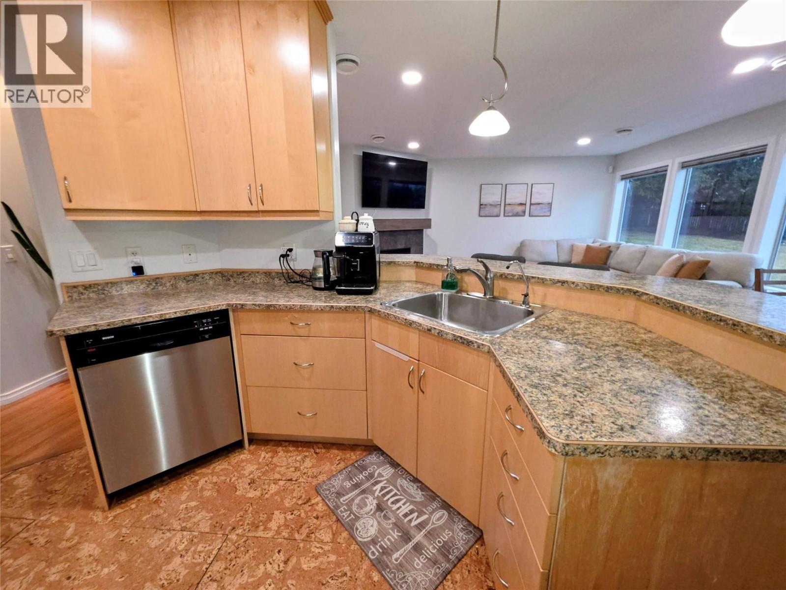 651 Hanville Place, Castlegar, British Columbia  V1N 4H3 - Photo 9 - 10376094