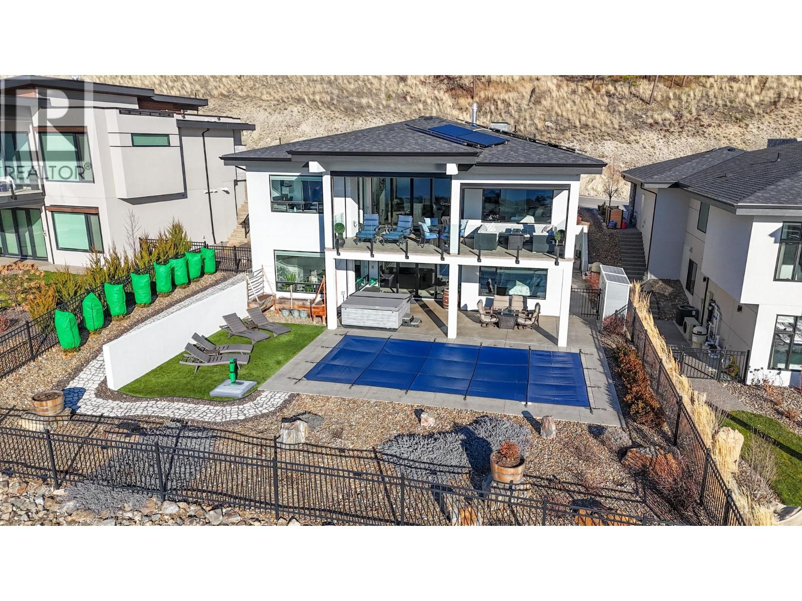 9882 Beacon Hill Drive, Lake Country, British Columbia  V4V 0A9 - Photo 2 - 10374925