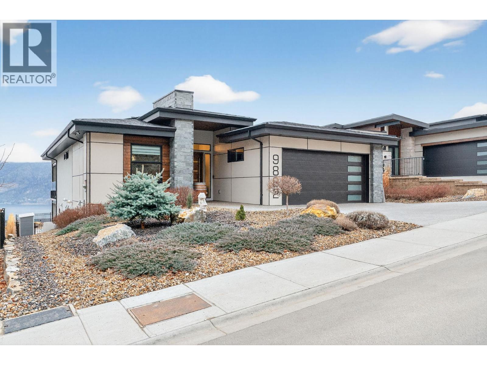 9882 Beacon Hill Drive, Lake Country, British Columbia  V4V 0A9 - Photo 3 - 10374925