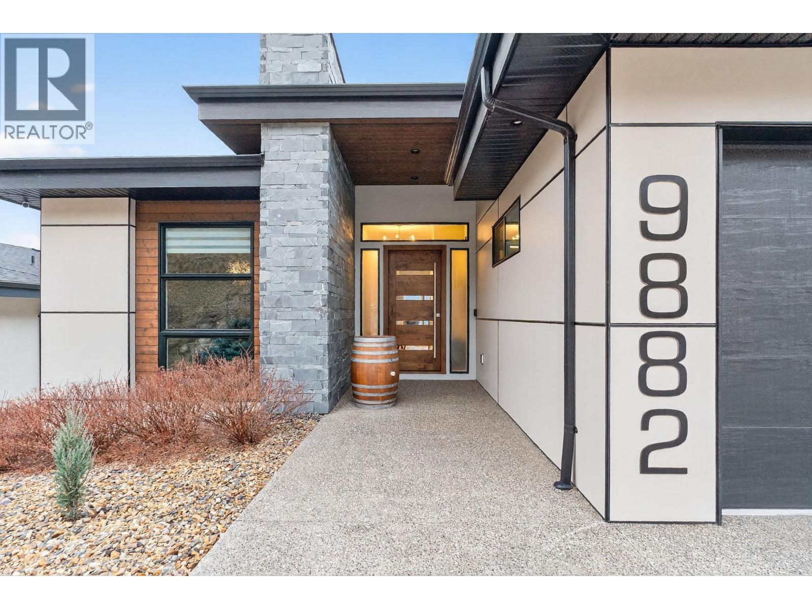 9882 Beacon Hill Drive, Lake Country, British Columbia  V4V 0A9 - Photo 5 - 10374925