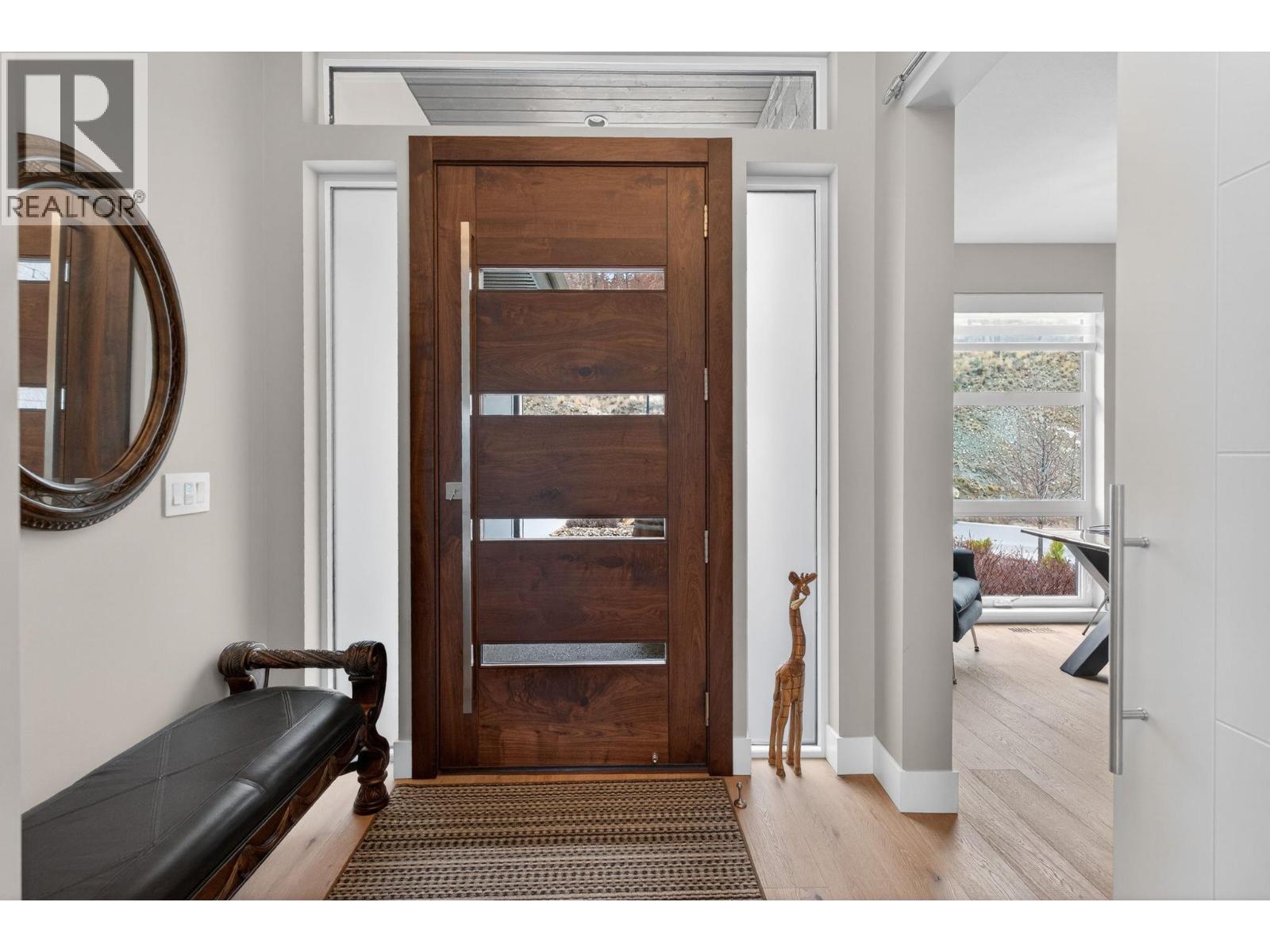 9882 Beacon Hill Drive, Lake Country, British Columbia  V4V 0A9 - Photo 6 - 10374925