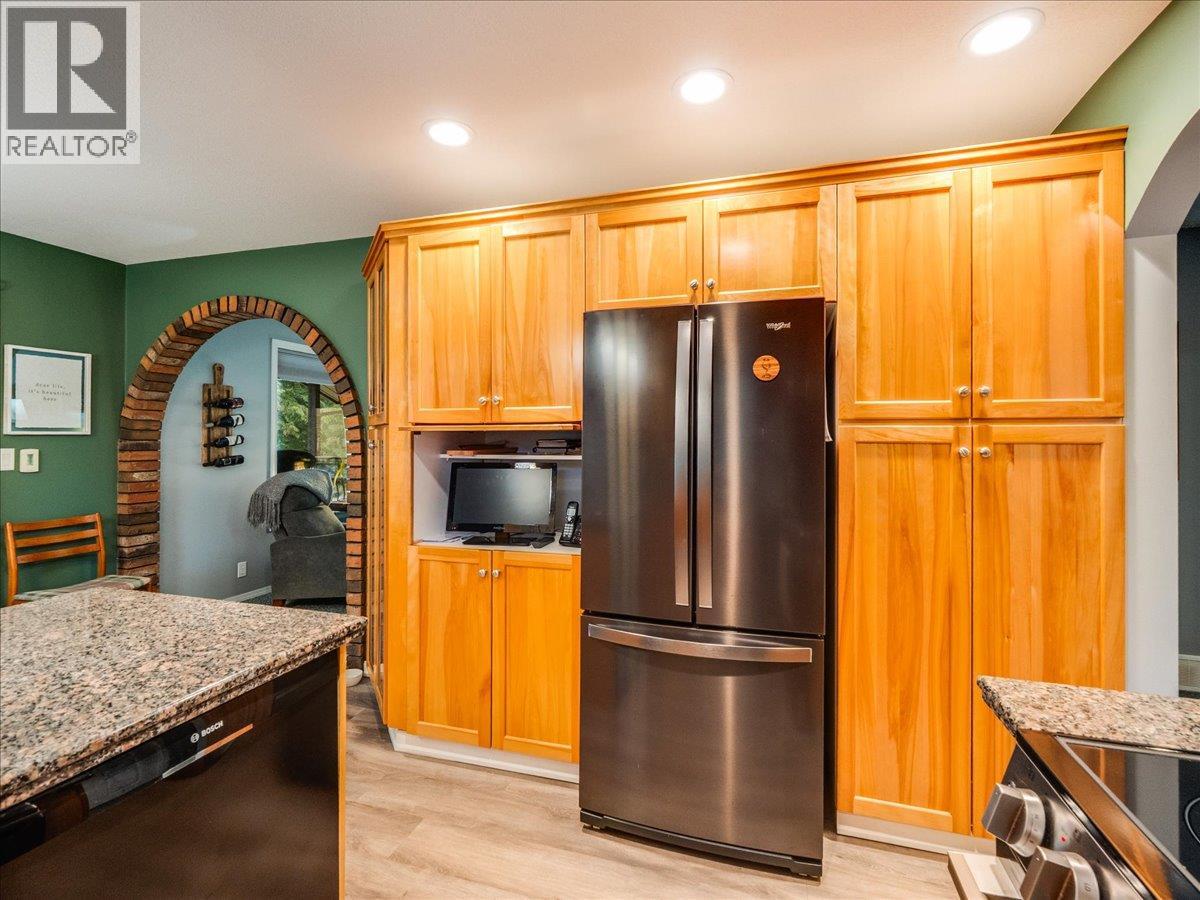 2162 Old Salmo Road, Fruitvale, British Columbia  V0G 1L1 - Photo 12 - 10376108