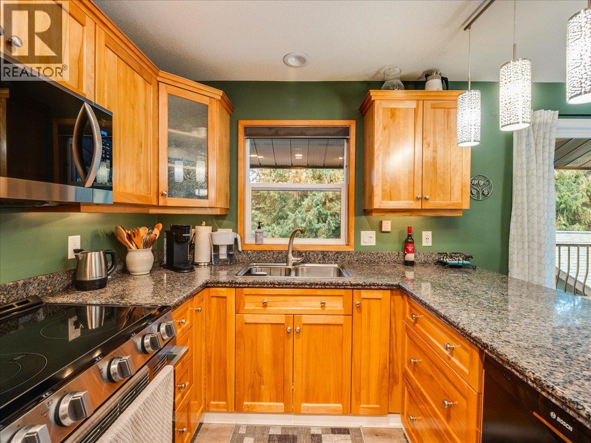 2162 Old Salmo Road, Fruitvale, British Columbia  V0G 1L1 - Photo 14 - 10376108