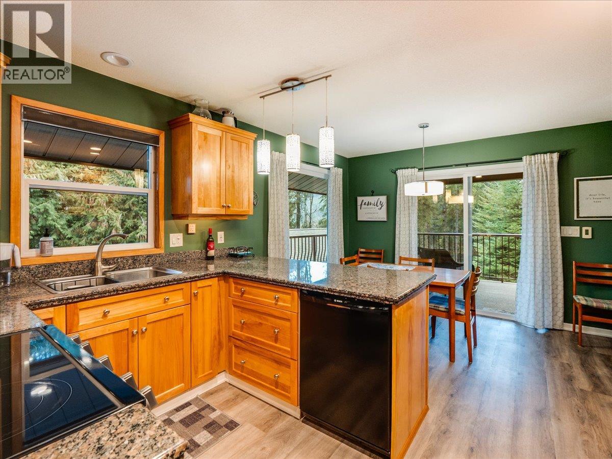 2162 Old Salmo Road, Fruitvale, British Columbia  V0G 1L1 - Photo 15 - 10376108