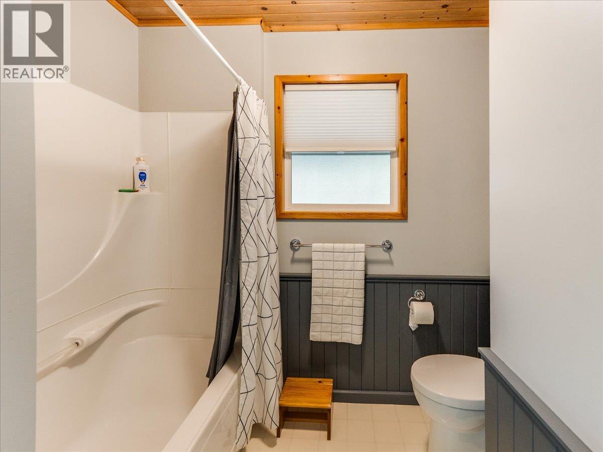 2162 Old Salmo Road, Fruitvale, British Columbia  V0G 1L1 - Photo 26 - 10376108