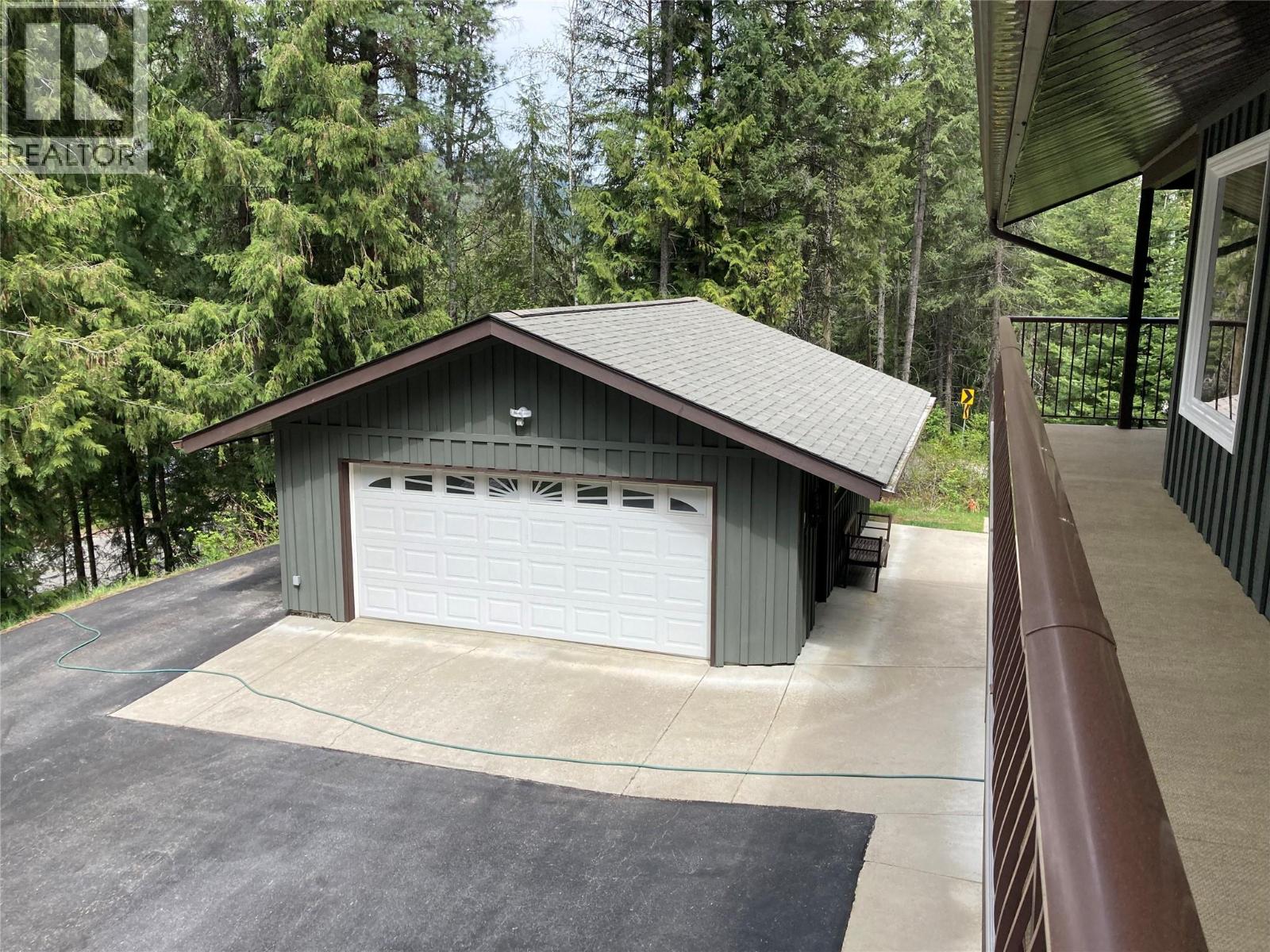 2162 Old Salmo Road, Fruitvale, British Columbia  V0G 1L1 - Photo 5 - 10376108