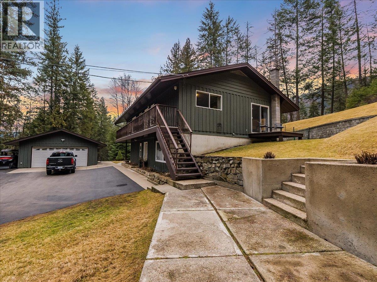 2162 Old Salmo Road, Fruitvale, British Columbia  V0G 1L1 - Photo 69 - 10376108