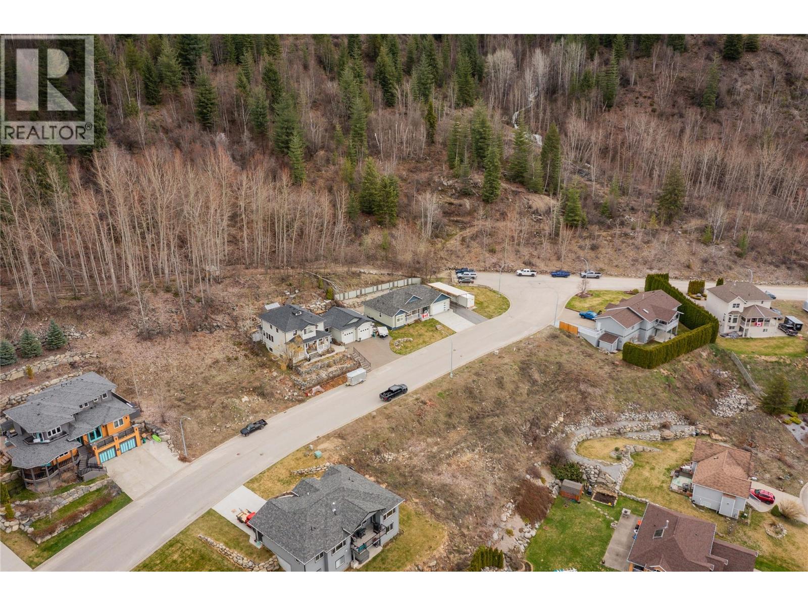 2450 Mcbride Street, Trail, British Columbia  V1R 4N8 - Photo 1 - 10376118