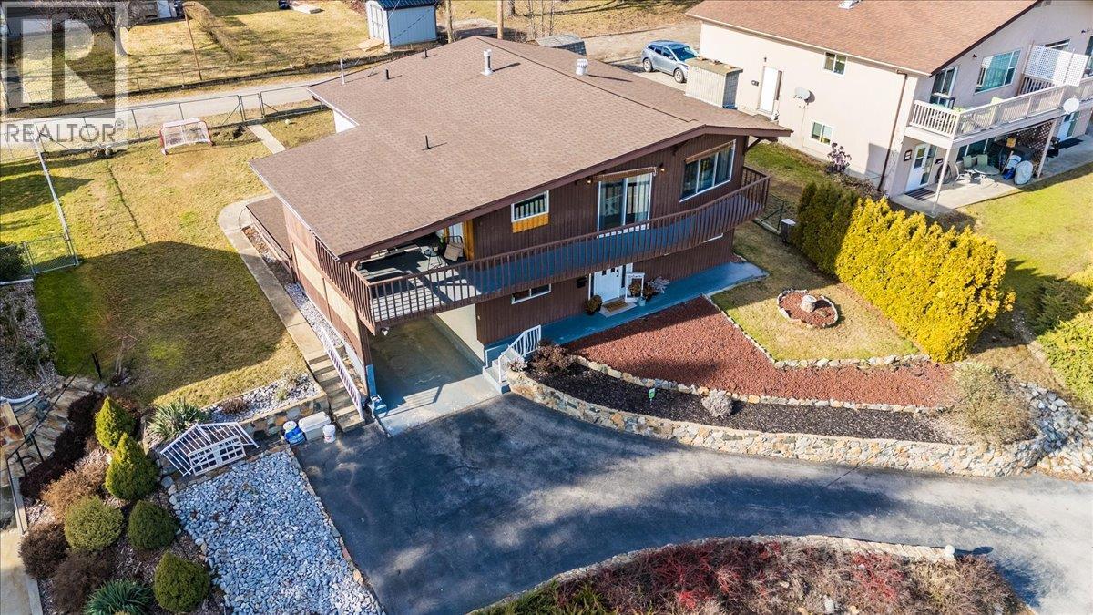 520 10th Avenue, Castlegar, British Columbia  V1N 1K7 - Photo 1 - 10375936