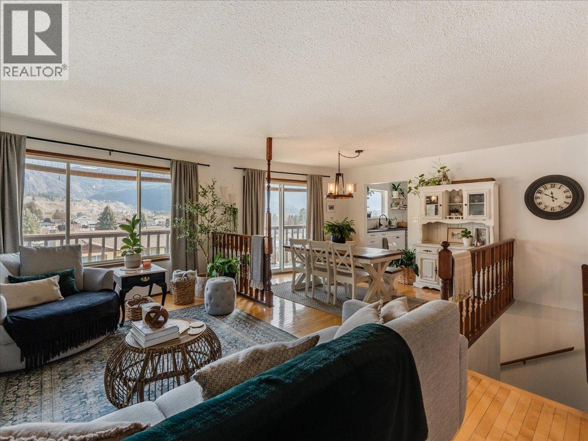 520 10th Avenue, Castlegar, British Columbia  V1N 1K7 - Photo 16 - 10375936