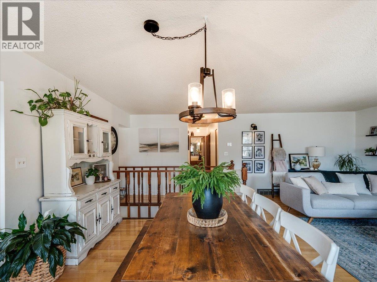 520 10th Avenue, Castlegar, British Columbia  V1N 1K7 - Photo 26 - 10375936