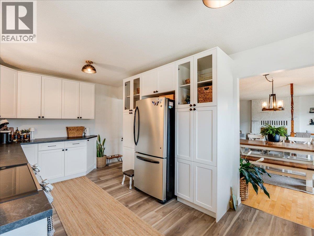 520 10th Avenue, Castlegar, British Columbia  V1N 1K7 - Photo 29 - 10375936