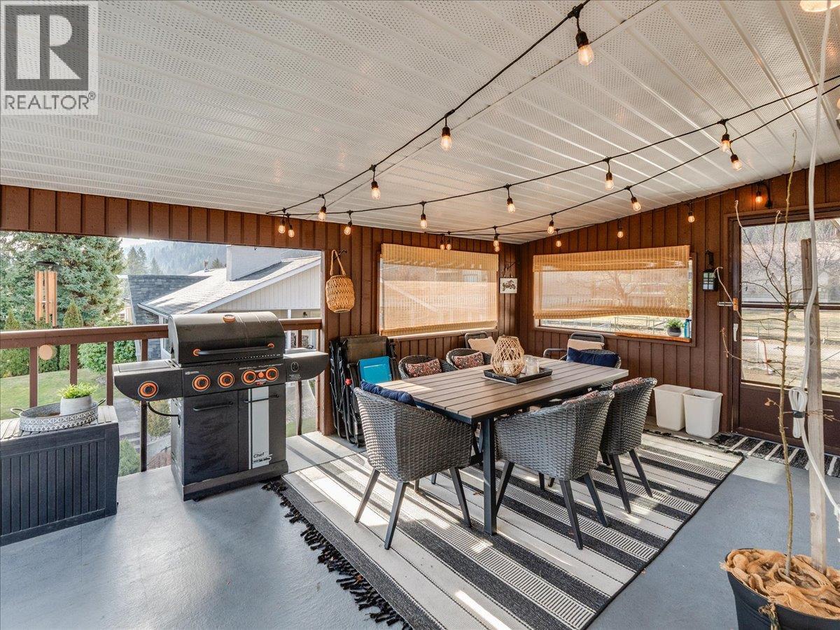 520 10th Avenue, Castlegar, British Columbia  V1N 1K7 - Photo 43 - 10375936